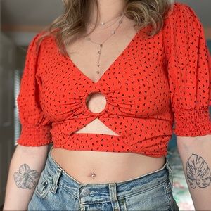 UO O RING CROP TOP